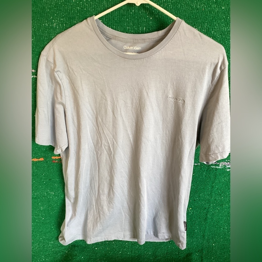 Calvin Klein liquid touch short sleeve top -SZ L-blue
Pit to pit 21”
Length 28”